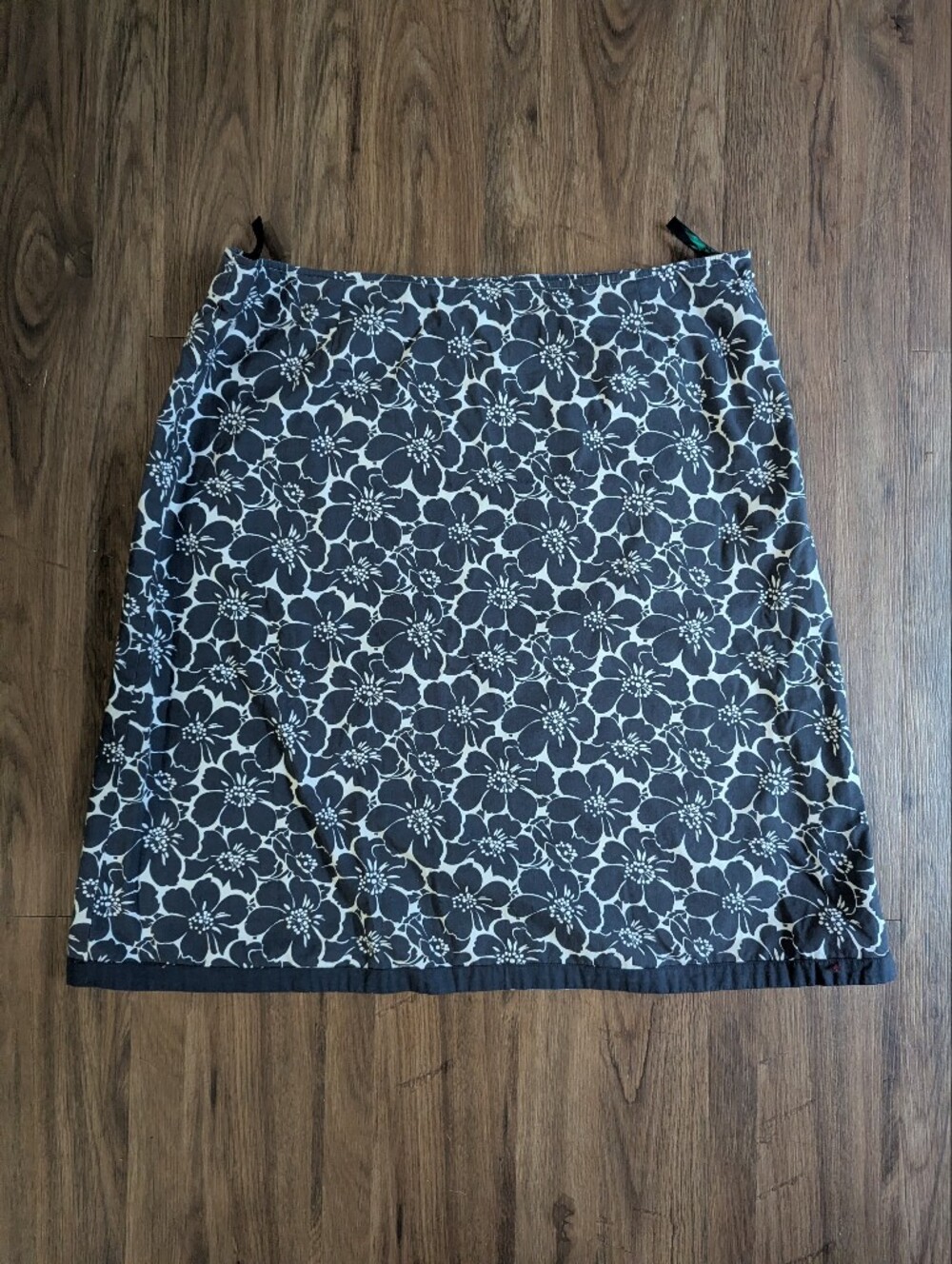 Boden Navy Blue and White Floral Mini Skirt Sz 16